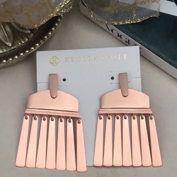 KENDRA SCOTT • Rose Gold Layne Fringe Earrings - Picture 3 of 3